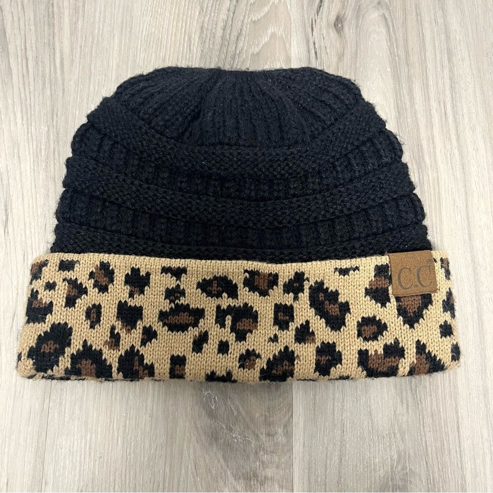 C.C Hat Womenโs OS Blackโand Leopardโ Print Knit Cuffed Winter Beanie